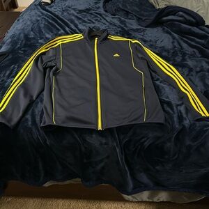 Adidas Zip up warm up jacket Navy blue w Yellow stripes Size XL